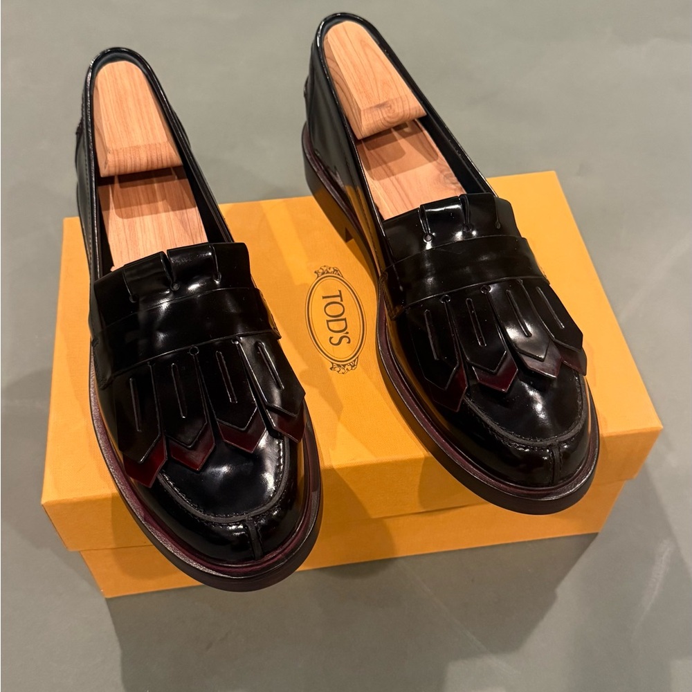 Tod's Glossy Black Women 's Loafers